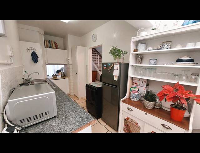 2 BEDROOM TOWNHOUSE FOR SALE IN LA ROCHELLE